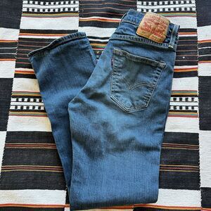 Levi’s 514 Medium Wash Denim Straight Jeans. Size 27/28. Excellent Condition.